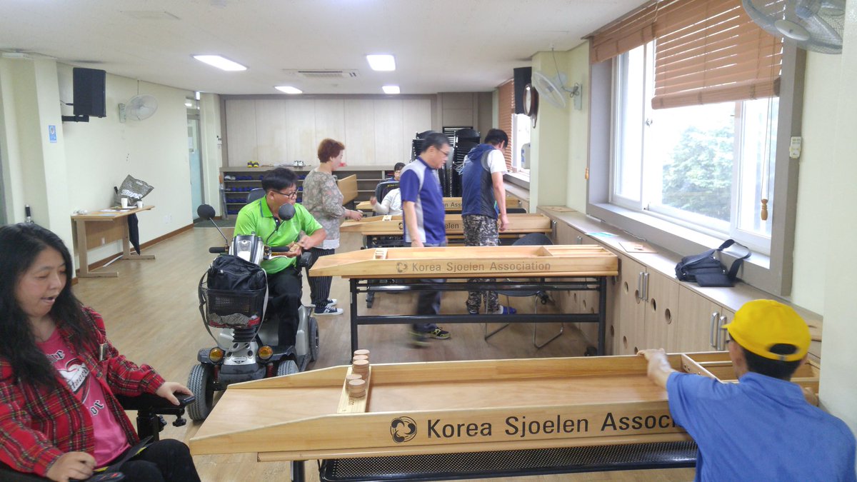hansolwf's tweet image. #한솔복지관 #한솔사랑회 #장애인생활체육 #슐런
아무리 비가 많이 내려도,회원님들의 슐런에 대한 열정은 꺾을수가 없었습니다😃 오늘도 어김없이 열심히 슐런활동 중입니다!