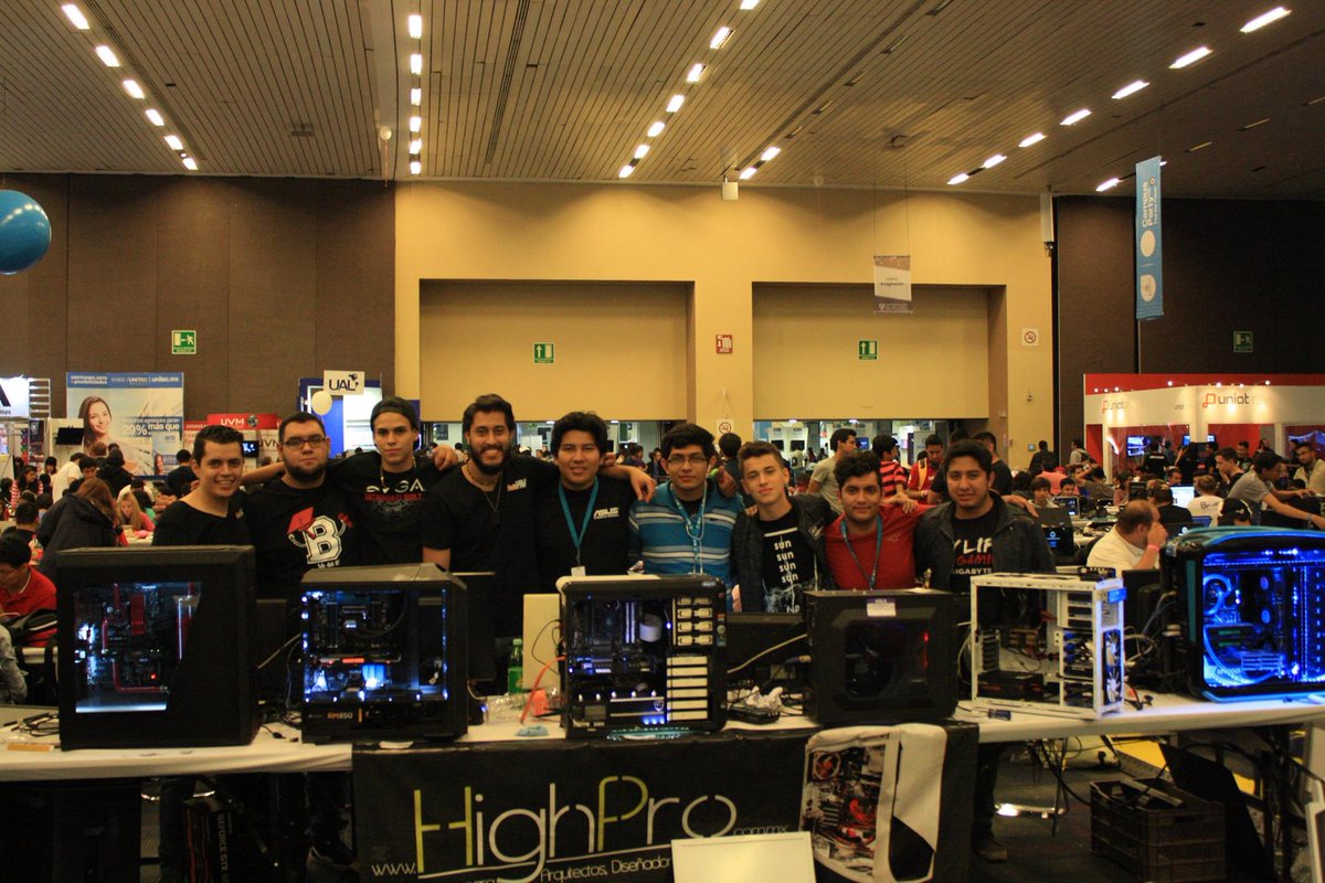 brianislasgarc1's tweet photo. Mi mejor momento en #CPMX7 es haber reunido con mis amigos de diferentes estado, ahora esperar a #CPMX8 #TeamProto https://t.co/UrhHrvxRqa