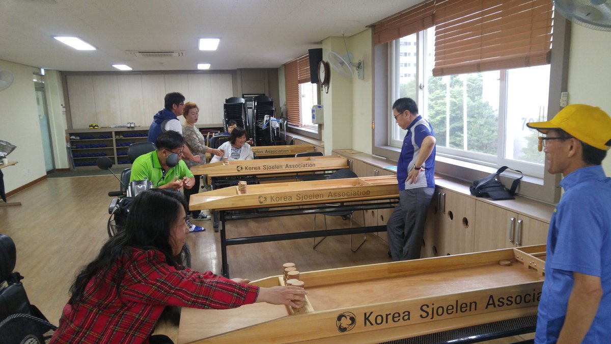 hansolwf's tweet image. #한솔복지관 #한솔사랑회 #장애인생활체육 #슐런
아무리 비가 많이 내려도,회원님들의 슐런에 대한 열정은 꺾을수가 없었습니다😃 오늘도 어김없이 열심히 슐런활동 중입니다!