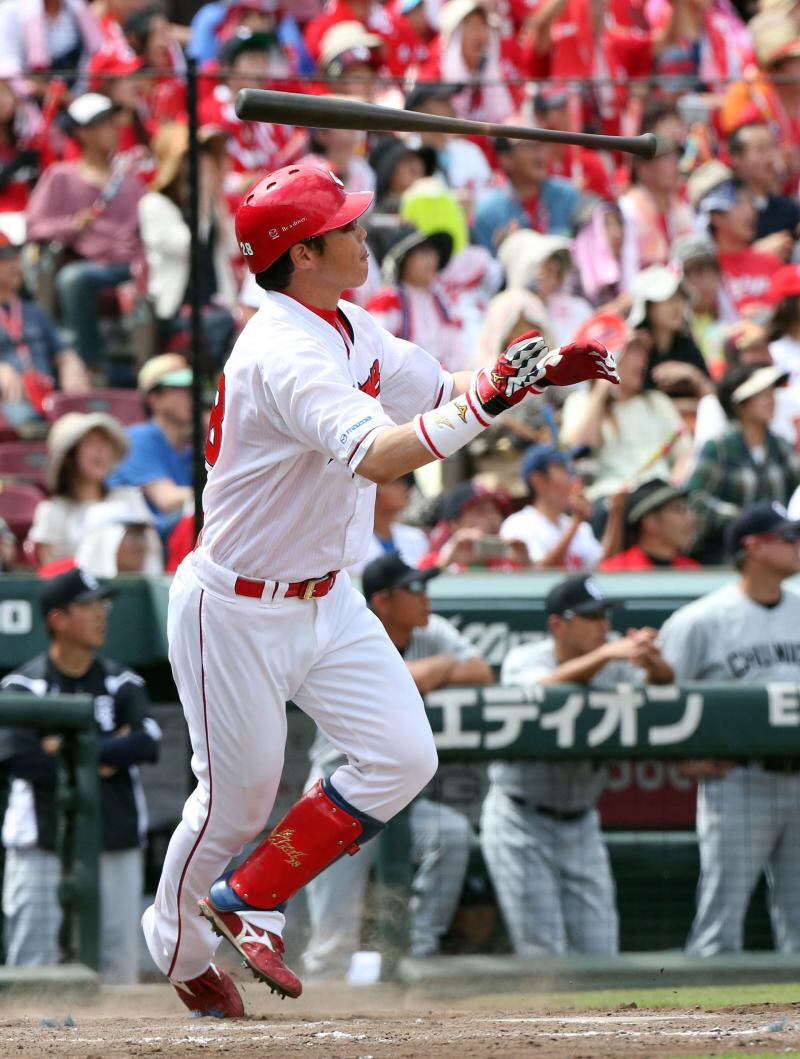 新井さんのバット投げほんま最高😍 新井さん曰く、バット投げは