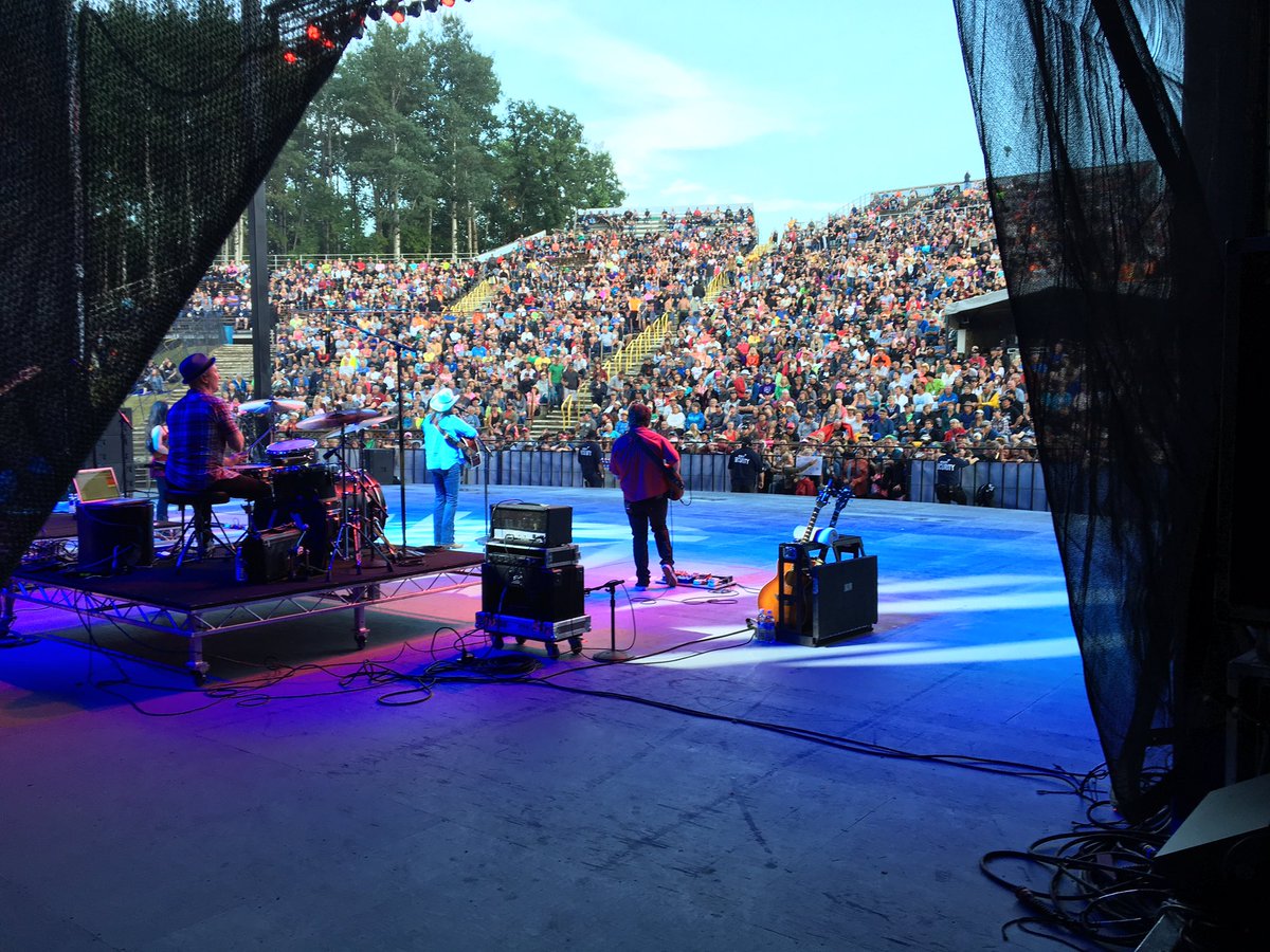 TerriClarkMusic's tweet photo. Best night ever in Dauphin. https://t.co/Rc72FRsg5i