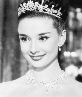 arrys44's tweet photo. #goddess&amp;legends Gene Tiereny Veronica Lake Audrey Hepburn  Ginger Rogers https://t.co/BMVP105qlt