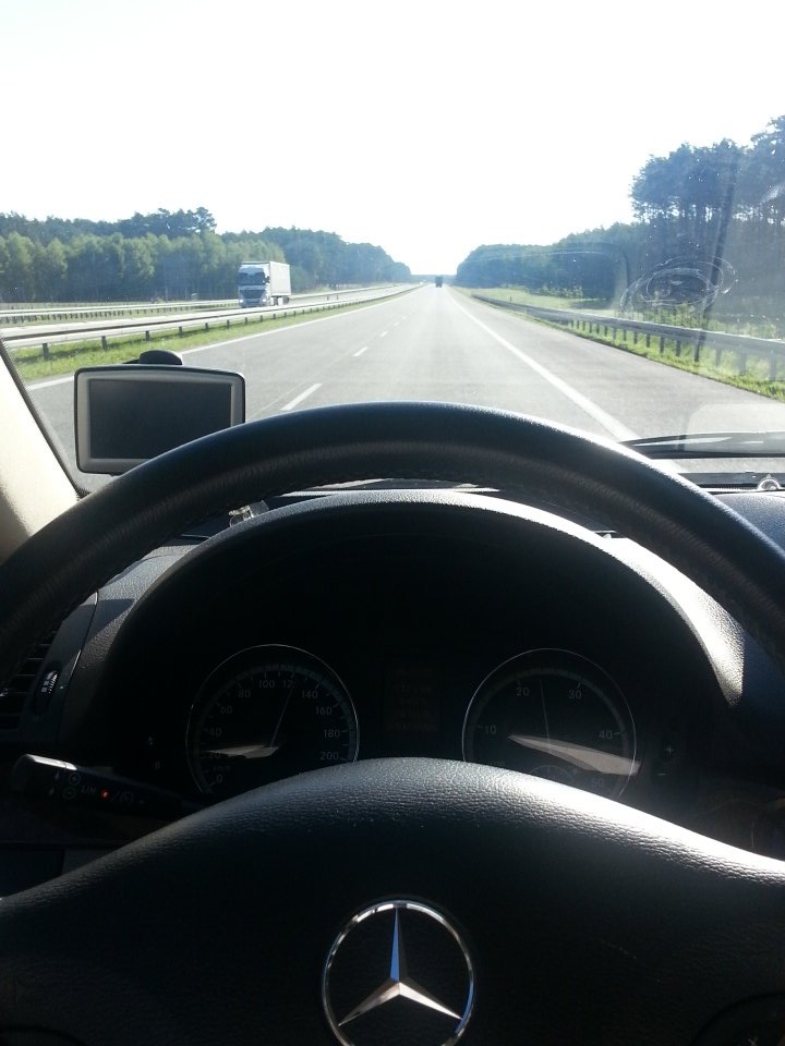 VipRidePoland's tweet photo. Business Van travel to Berlin airport #mercedes #viano #luxurytravel #chauffeur #vipshuttle #business @MercedesBenz https://t.co/h1NRqj0UNL
