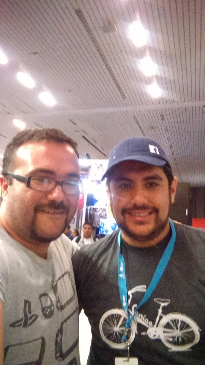 oscarbpgames's tweet photo. Mi mejor momento en #CPMX7 fue conocer iconos de la industria @freddier @cvander @OphCourse y espero estar en #CPMX8 https://t.co/NaVfAI4v4v