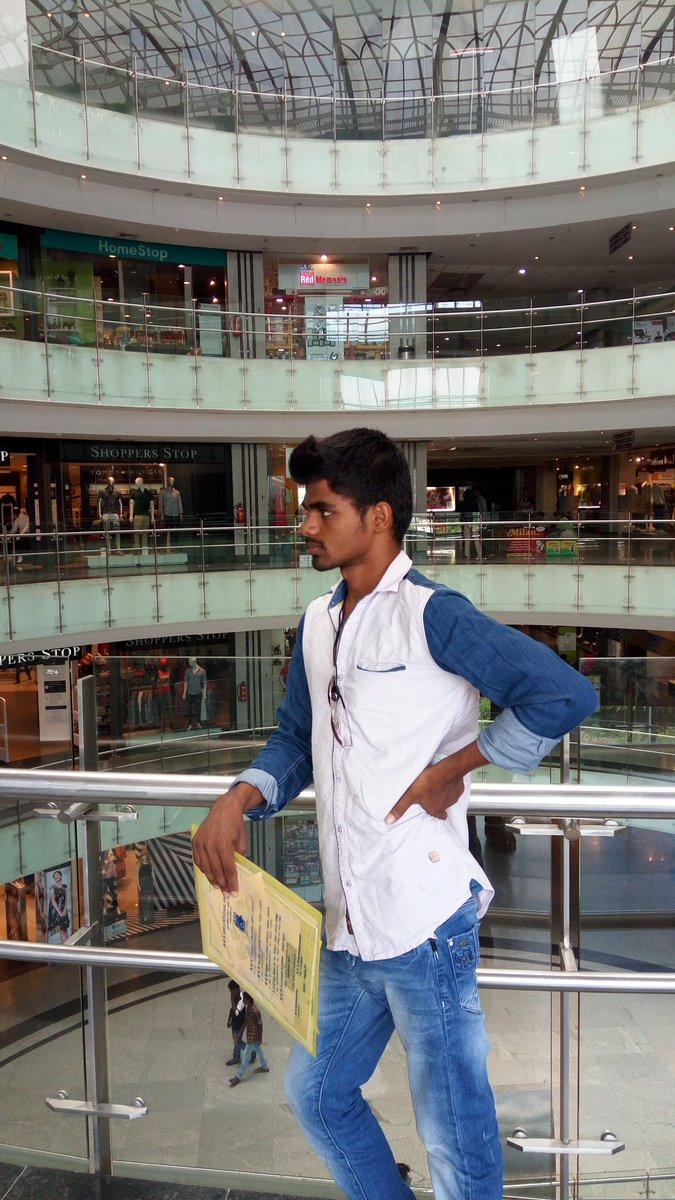 santhoshdu0584's tweet photo. #WeekendWithBlockBusterGHILLI https://t.co/tnffoVLWPM
