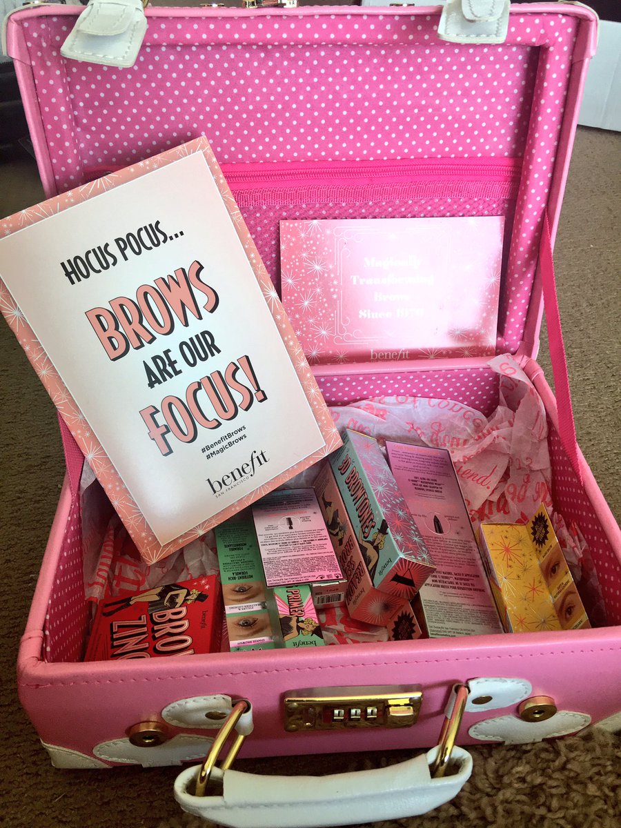 erinvholland's tweet photo. You're the bomb @Benefitaus !! ๐๐๐ #benefitbrows #magicbrows https://t.co/tYi8uAvKx1