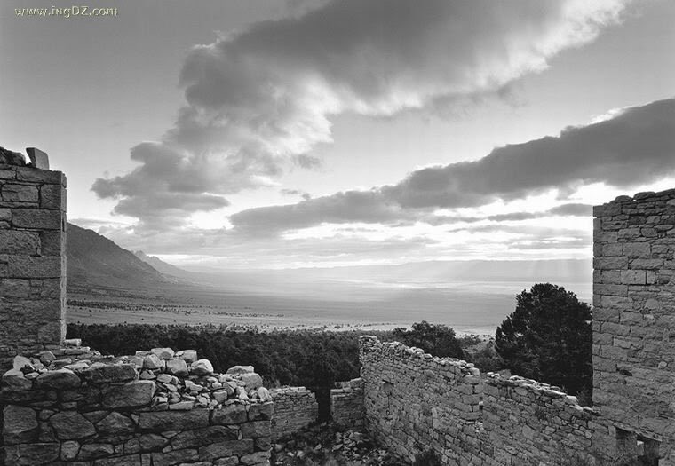 وماحب الديار شغفن قلبي .. ولكن حب من سكن الديار ..