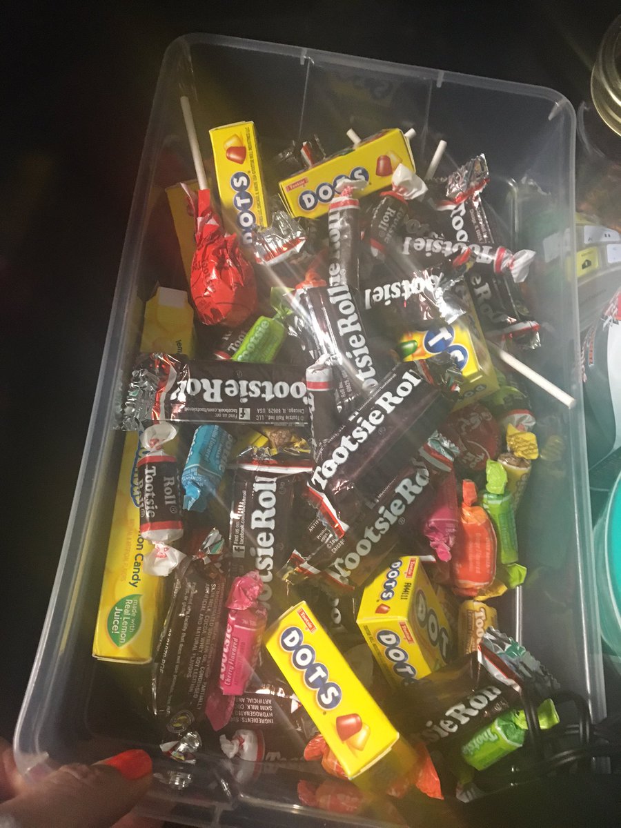 Mishadibono's tweet photo. Replenishing board member supplies! @Rahafox5 @NewsGuySean Redemption! #AllSealed #NoKooties #food4less #candyisLOVE https://t.co/FeKiMOO5Gq