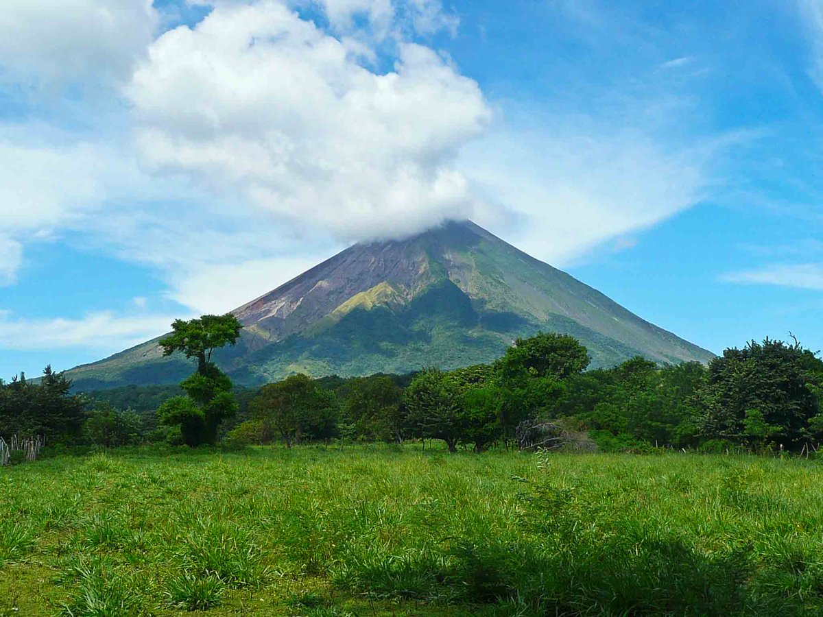 nomoreuglyau's tweet photo. #Ometepe is the world’s highest lake island. Carole Pilling adventures to Nicaragua > https://t.co/dlgtcKuzck https://t.co/2eHP5ZNJAE