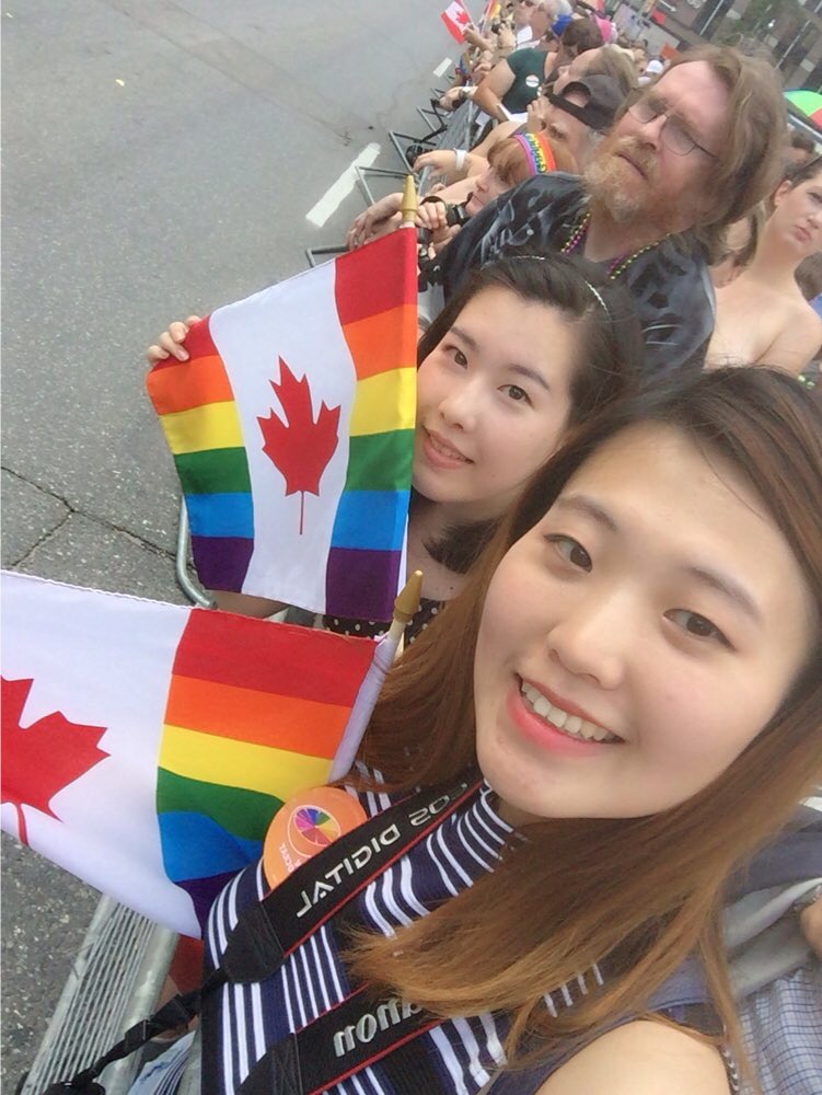 MisakiSwift's tweet image. Pride Parade🌈
裸の人も沢山いて目のやり場に困ったけど、街中がレインボーになってて本当に楽しかった！💓 
めっちゃ水に濡れたけど、タダでUSBやウォーターボトルとか色々貰えたしとにかく最高🎉