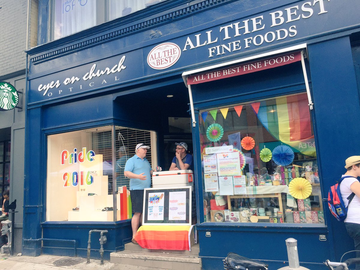 MisakiSwift's tweet image. Pride Parade🌈
裸の人も沢山いて目のやり場に困ったけど、街中がレインボーになってて本当に楽しかった！💓 
めっちゃ水に濡れたけど、タダでUSBやウォーターボトルとか色々貰えたしとにかく最高🎉