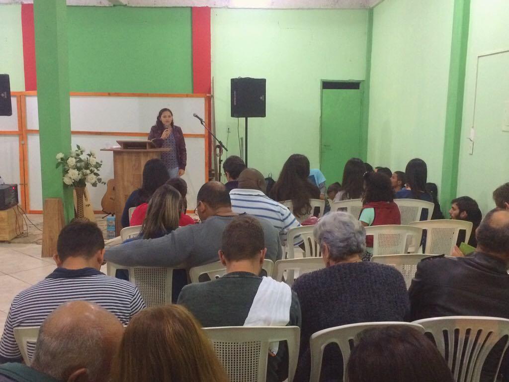 projetoflechas's tweet photo. Pra. Dani @misdanids ministrando a Palavra sobre #Chamado de Moisés na #MissãoAtos #SãoJoãoDelRei. #Turma2016 #Base… https://t.co/lgoy4D2ypt