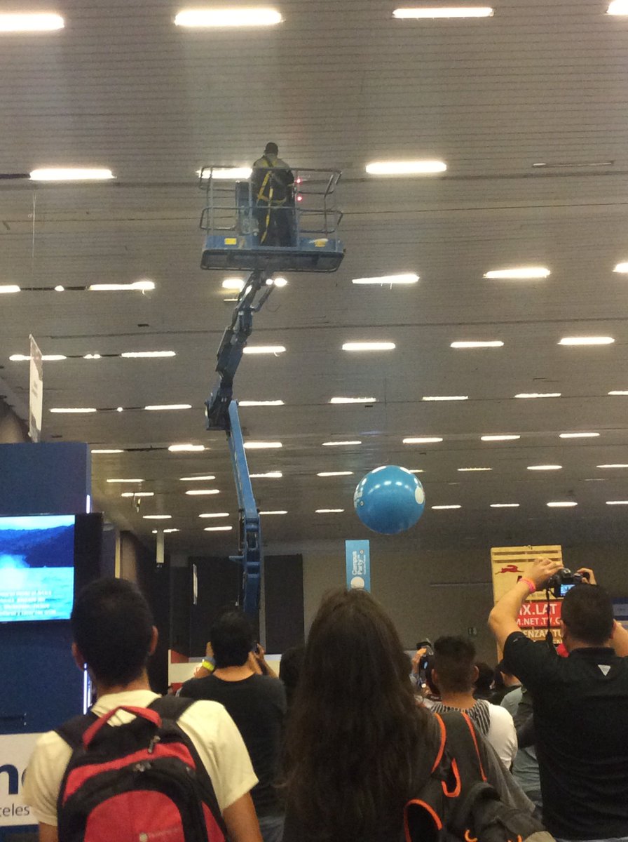 yeye44's tweet photo. Mi mejor momento en #cpmx7 salvando un drone #cpmx8 @Campuspartymx Rt x Rt https://t.co/gpTL0gOskM