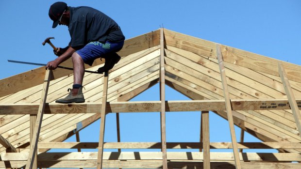 New housing approvals fall 5.2pc in year to May, despite record low interest rates: ABS
bit.ly/29jSv3h