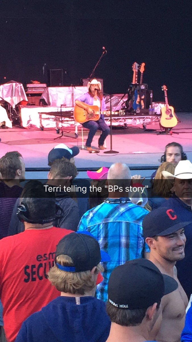 veetutt's tweet photo. @TerriClarkMusic 😂 discussed this in our meet &amp; greet today lol https://t.co/RwA4XGq7zn