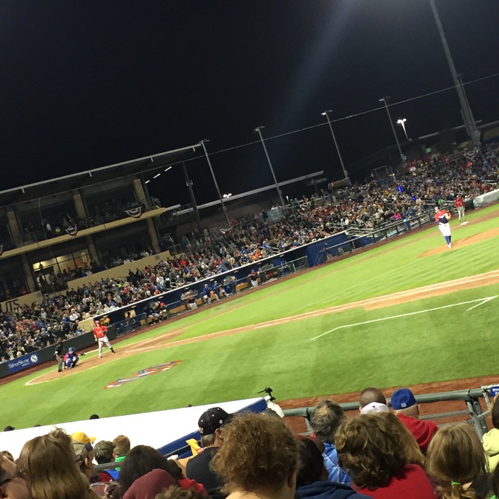 fdadhawk's tweet photo. Beautiful night for baseball @OMAStormChasers thanx to #star104.5 https://t.co/IDzTihbbAd