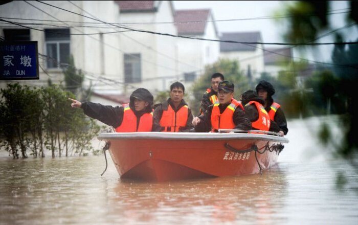internetheat's tweet photo. China-WuHan-Flood-Dike Breach. #Flood https://t.co/oCS5iAIB5e