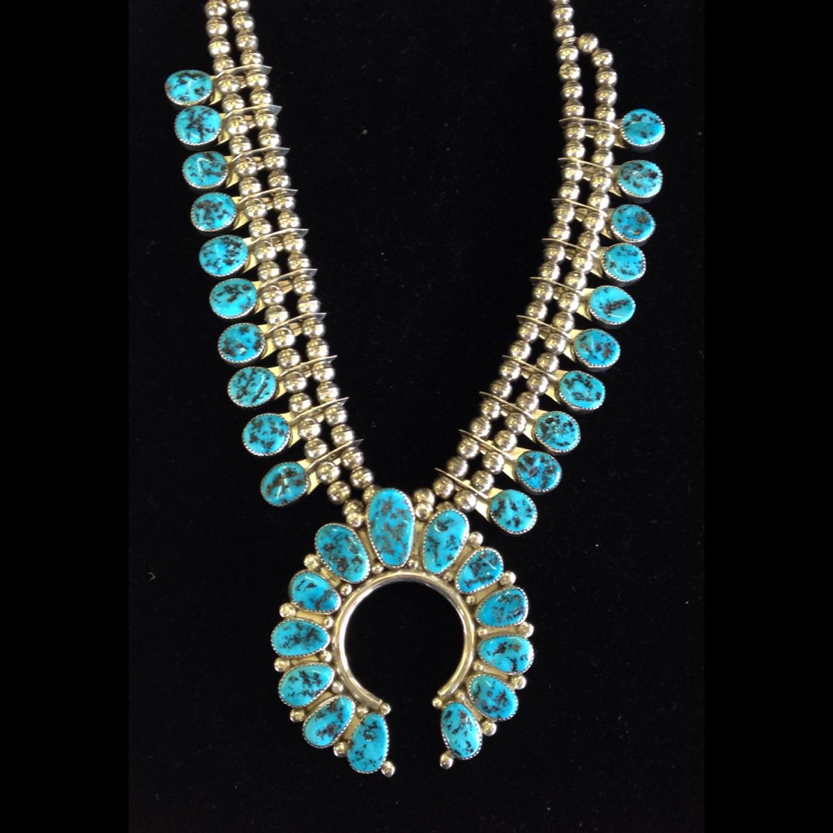 FastCashDenver's tweet photo. Someone special have a birthday coming up?  Stop in &amp; see our beautiful gift ideas here at #FastCash #Denver. https://t.co/N0INkzVlaQ