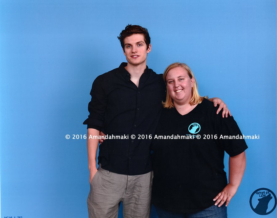 AmandahMaki's tweet photo. My photo op with @daniel_sharman. Simple but I like it. #howlercon2016 https://t.co/Yc7eoegh7a