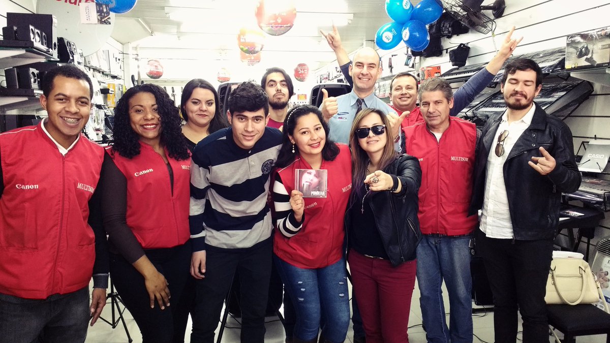 priscilapondera's tweet photo. Tarde de autógrafo e Pocket Show da #PONDERA na #Multisom de Gravataí https://t.co/sY30bhgiJe