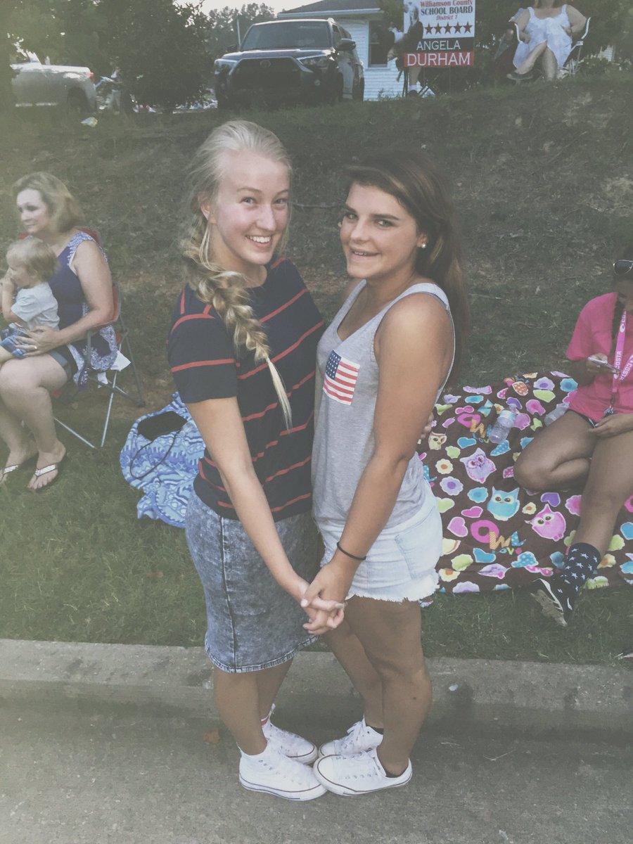 London_Grace_'s tweet photo. Had so much fun tonight!!!! With @lolash05 @Jordan_Southall https://t.co/PxBfEaOQO9