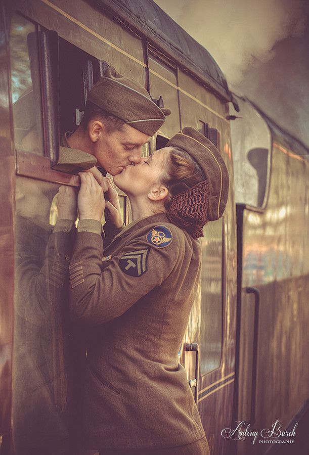 MsEnlightened's tweet photo. Love in the Midst of War https://t.co/nctC8dlQPU