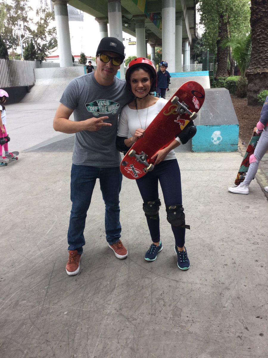 Quieres aprender a andar en patineta? Nuestro amigo <a href="/saurosk8/">sauro</a> y #TeamSkateJFK te enseñará. Lánzate a #SkateparkJFK