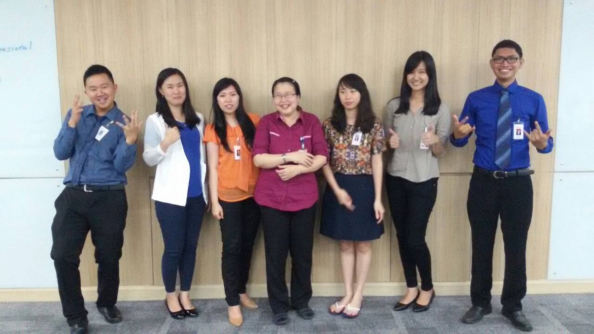 Tim Layanan Perbankan..... 
Drama Terbaik :)