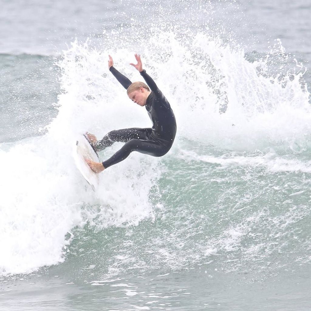 CarrozzaSurf's tweet photo. @cdogalderson wrecking sections on a wrecking ball model. #surfboard #bolsachica #huntingt… https://t.co/30HrCiAGk1 https://t.co/6yhc2BG8p3