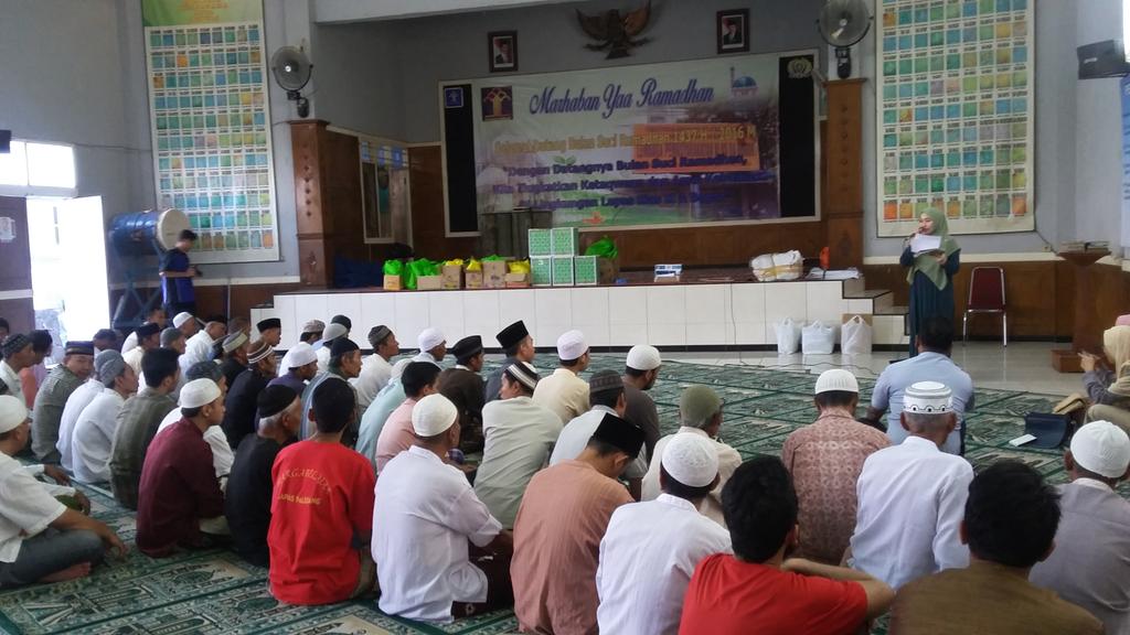 Now, serah terima bingkisan Paket Firdaus dan Lailatul Qadr untuk warga binaan Lapas Paledang Bogor <a href="/flohope_ID/">FloHope Indonesia</a>