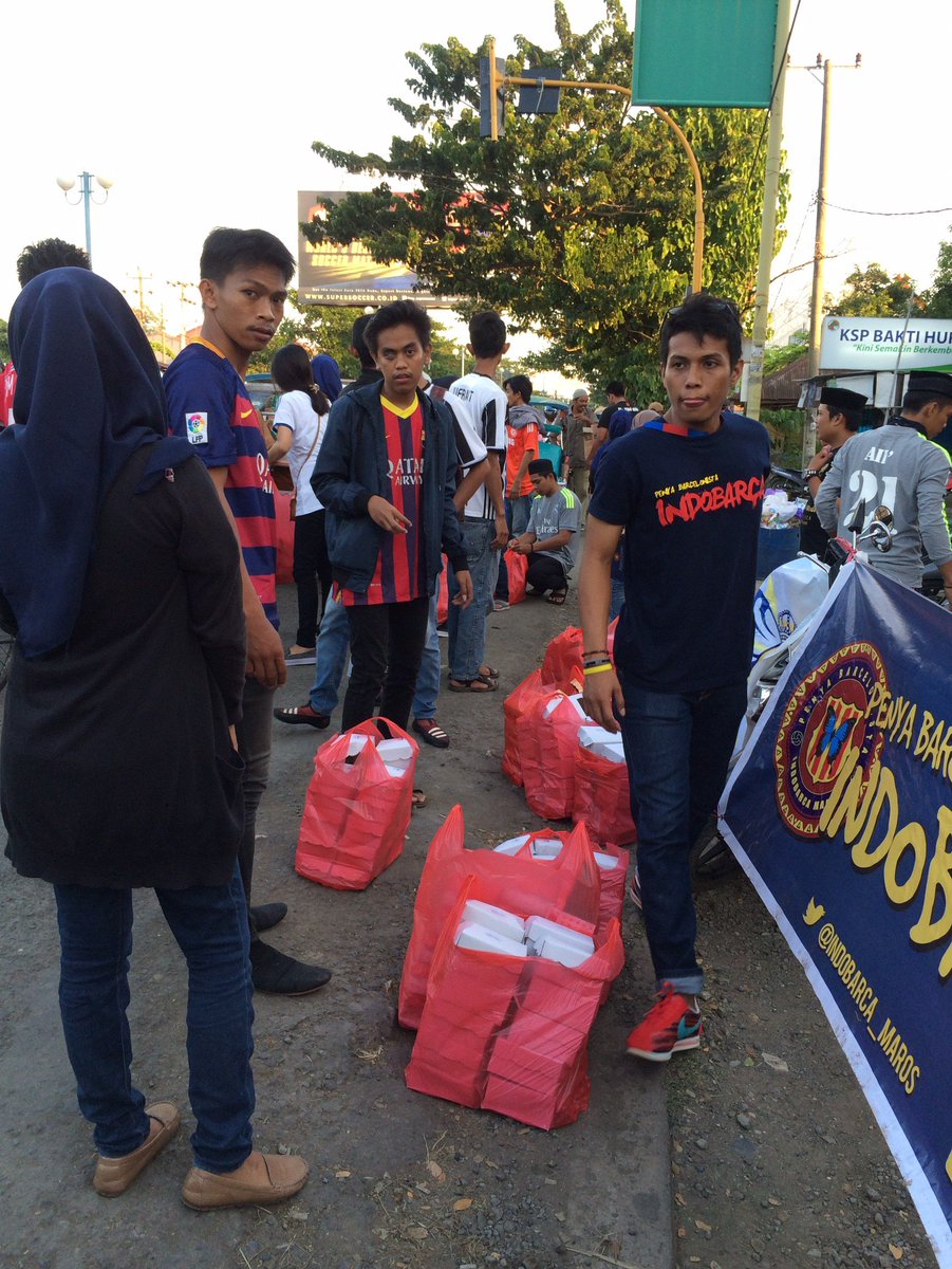 INDOBARCA_MAROS's tweet photo. WE ARE Penya Barcelonista IndoBarça Maros! #IBMarosBerbagi #IBMaros #IBMRS #IndoBarca || Cc: @PenyaIndoBarca https://t.co/rfmdjZLnZR