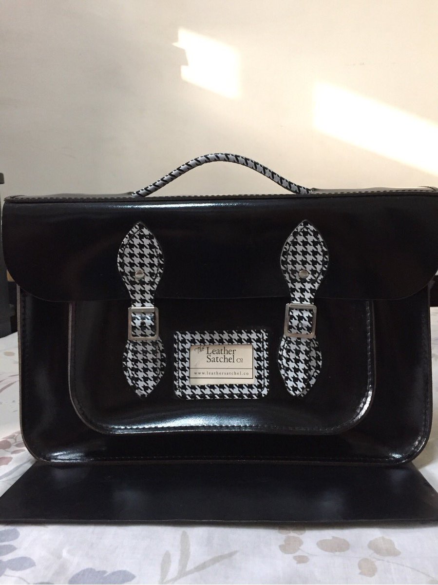 jsen101's tweet photo. @leathersatchel care to tell me what model is this briefcase satchel? I think its an old ltd model! 😁 https://t.co/CCS55FkPDq