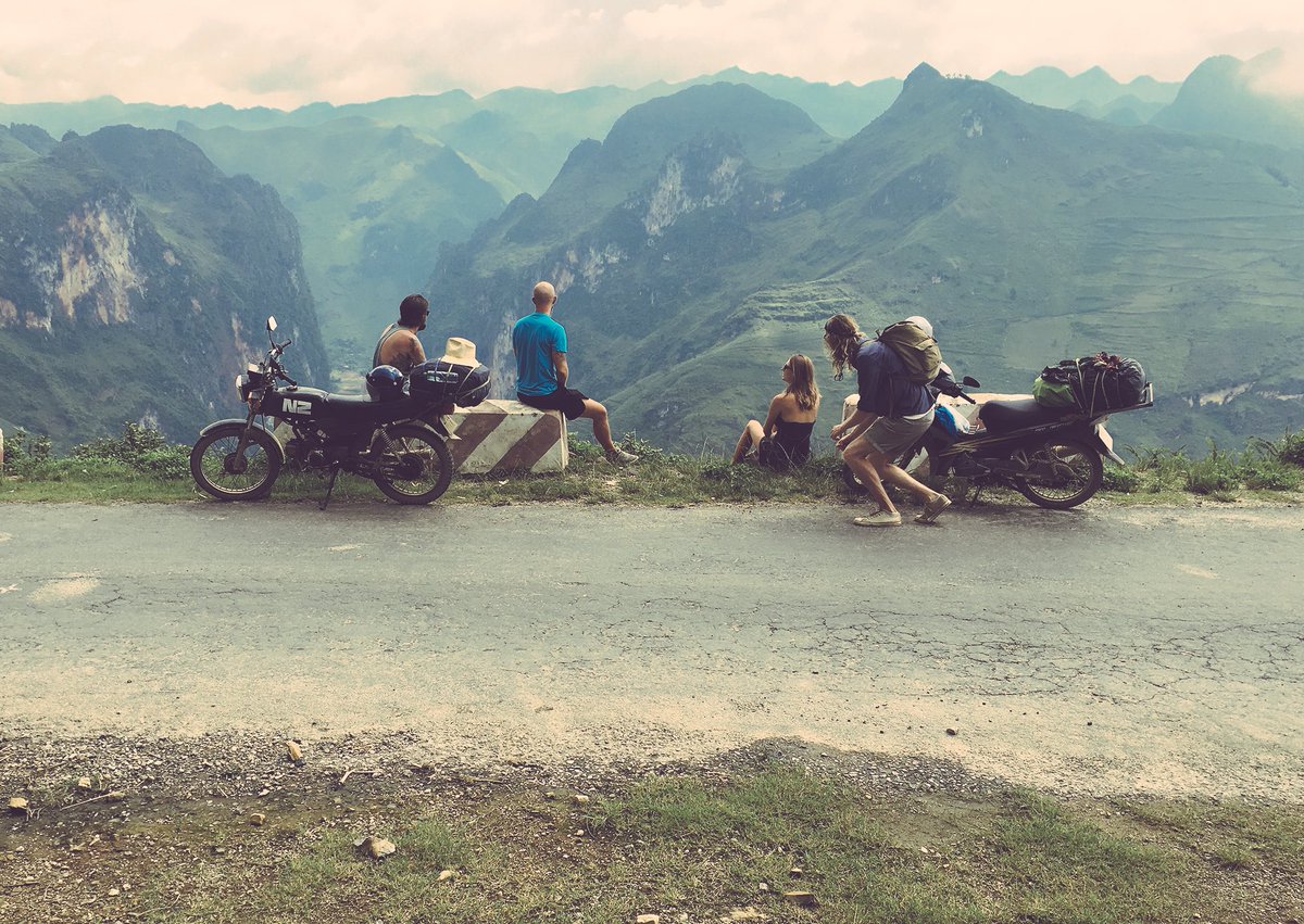 cgkingdon's tweet image. Finally on top of the world.. Well in #Vietnam anyways lol. #friends #MaPiLengPass ... Getting close to #northpole