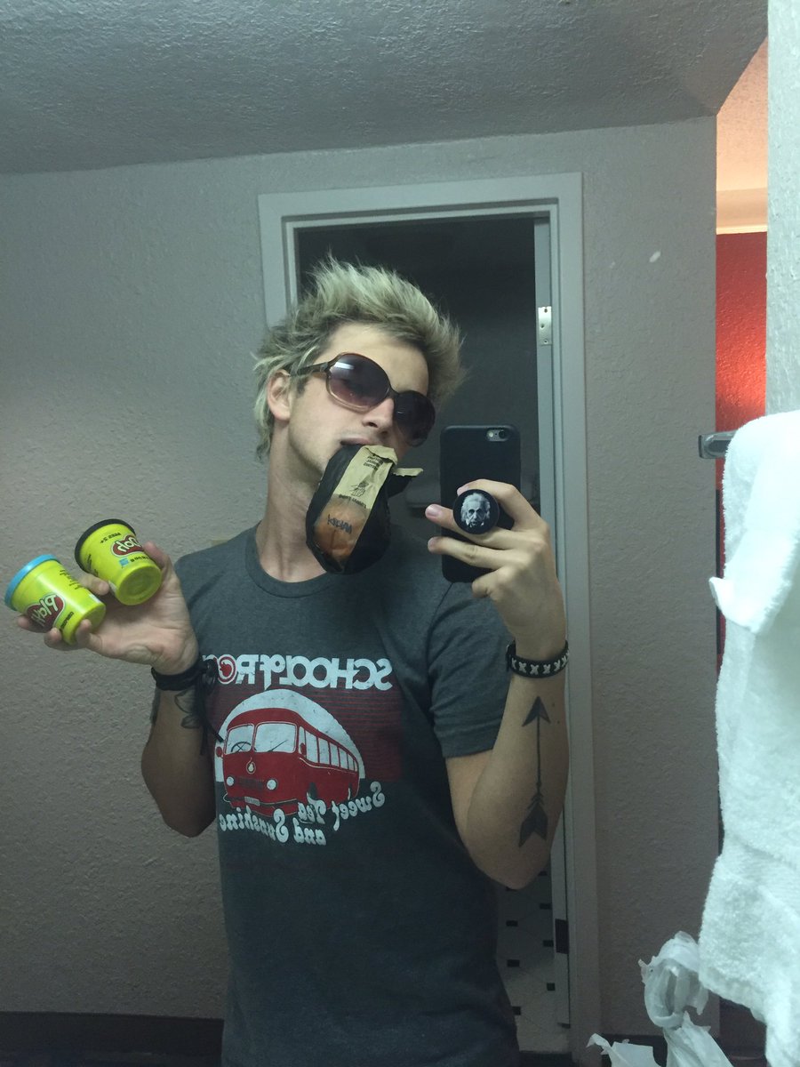 DaltonRapattoni's tweet photo. It's gonna be a good night https://t.co/Ju0vju4kXB