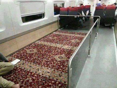 بدأت بعض القطارات في بريطانيا بتوفير أماكن مخصصة للصلاة للمسلمين وإزالة عدد من المقاعد في شهر رمضان المبارك.