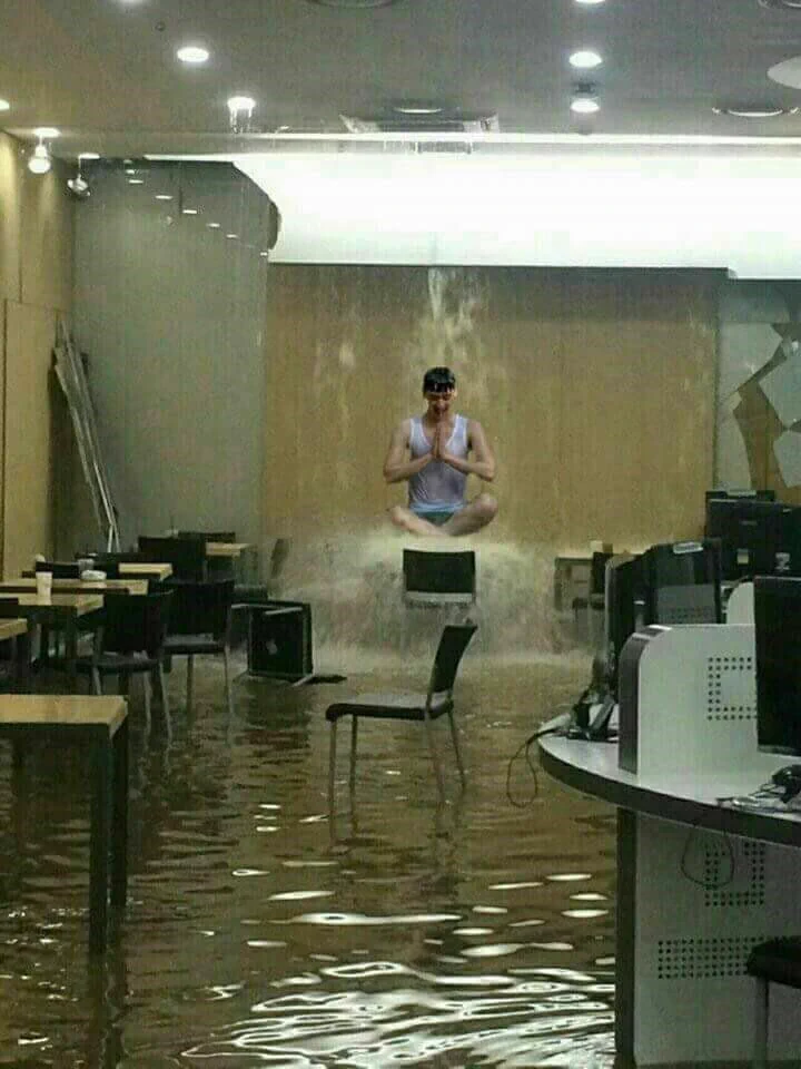 室内でボート＆滝行ｗ韓国の大学の梅雨の被害がヤバイｗｗｗ