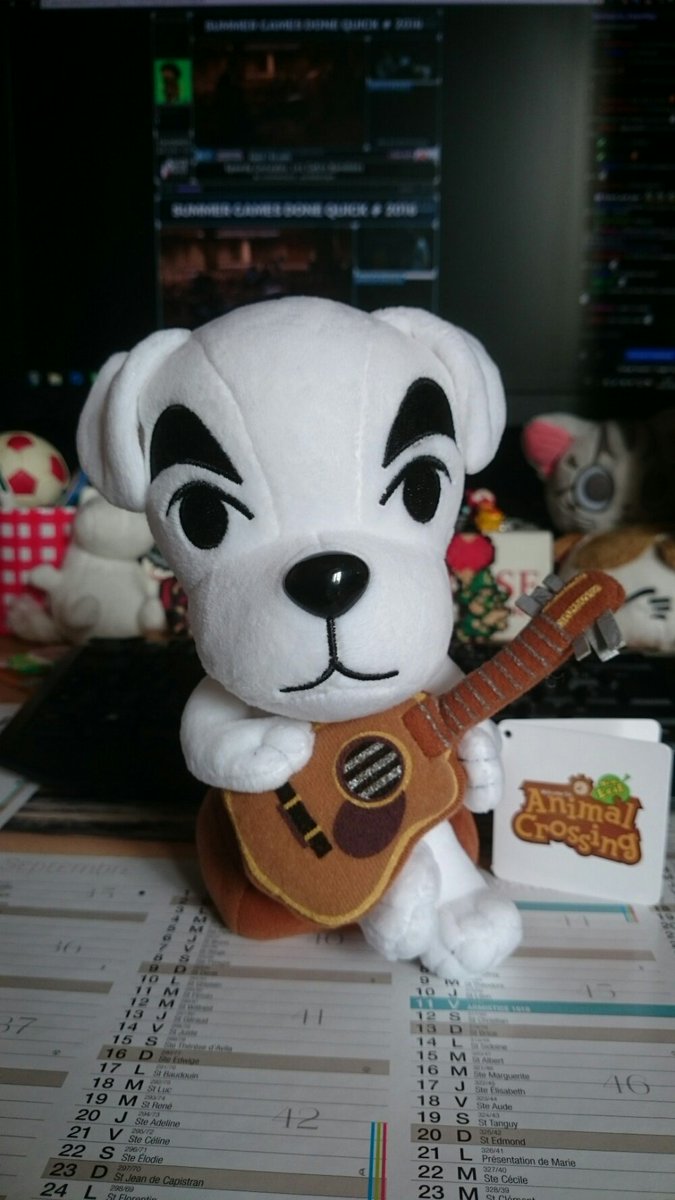 Lussyole's tweet photo. J'ai un nouveau copain. Oui, je suis une gosse devant des peluches. #NintendoOnlineStore #AnimalCrossing https://t.co/gKcoDtDgRq