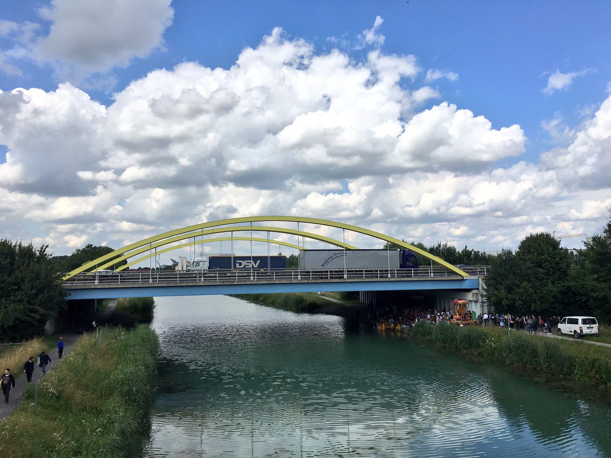 Andreas_Wegener's tweet photo. #Tempelfest der #Hindus in #Hamm geht weiter: Kanal wird durch Segnung zum heiligen Fluss Ganges. #Indien #Religion https://t.co/PEWf9s1Efz