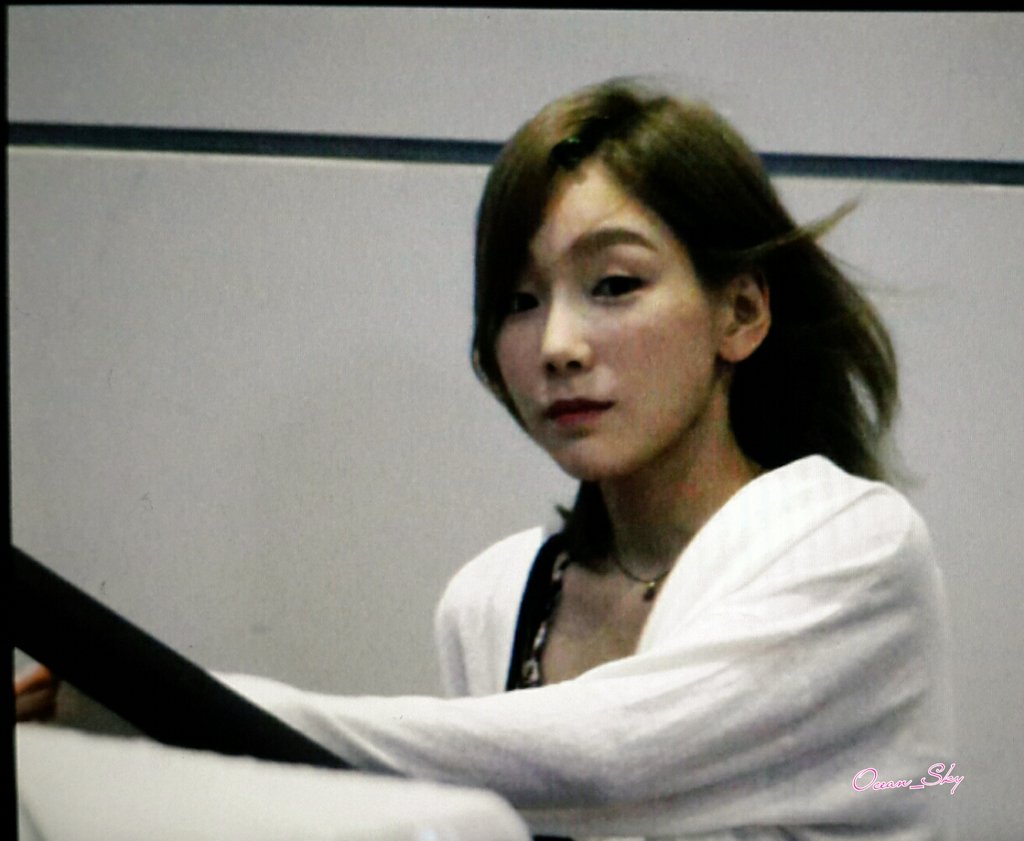 [PIC][04-07-2016]TaeYeon xuất hiện tại SM COEX để tham dự Fansign thứ 3 cho "WHY" vào tối nay Cmg8KK5VUAEaBVV