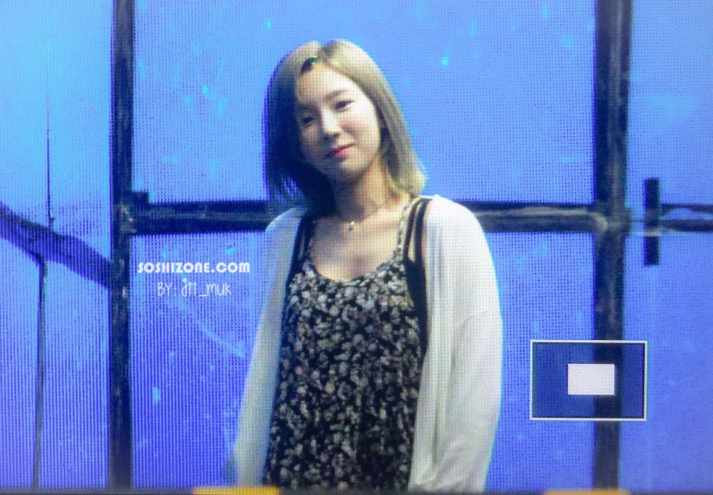 [PIC][04-07-2016]TaeYeon xuất hiện tại SM COEX để tham dự Fansign thứ 3 cho "WHY" vào tối nay Cmg9Ov-VMAAkNR-