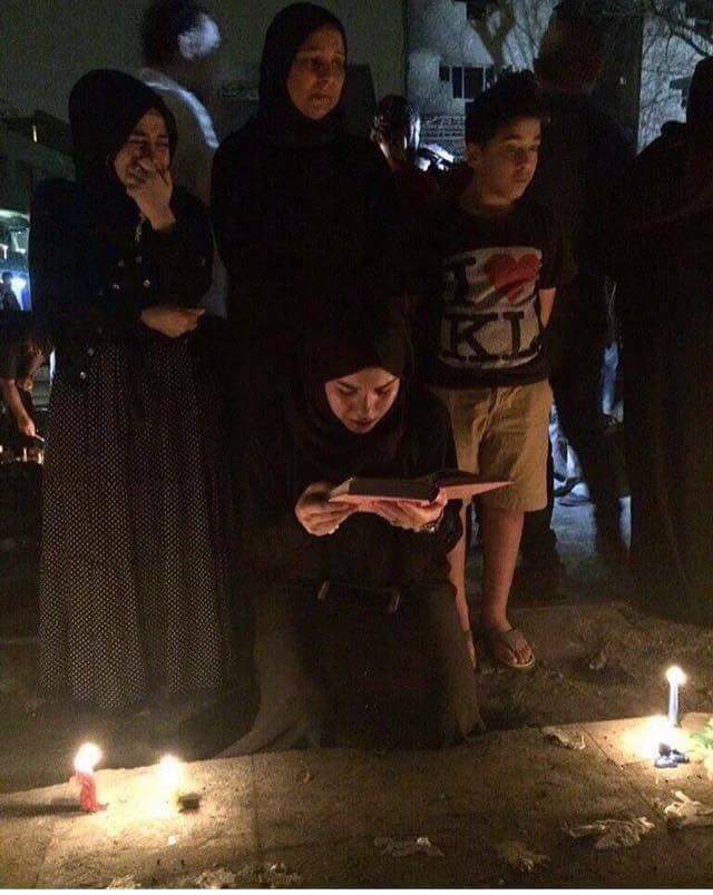 ahmedmuayad89's tweet photo. لا تعشقي ولاتتزوجي ولاتفرحي ياتي يوم اوساعة فتصبحين ارمله فالموت اصبح في وطني عاده
#تفجير_الكرادة 
#العراق_ينزف https://t.co/tINL4xYegf