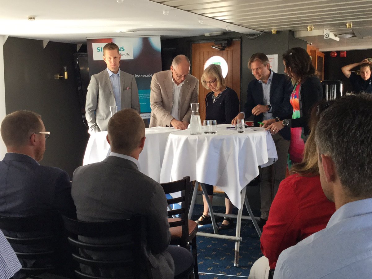 Siemens_Sverige's tweet photo. Fullsatt på vårt elvägsseminarium, ämnet intresserar! #elväg # Almedalen https://t.co/yHkpNar1e1