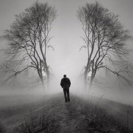 أمشي وحيداً في برد الشتاء أبحث عن بقايا ذكراك !