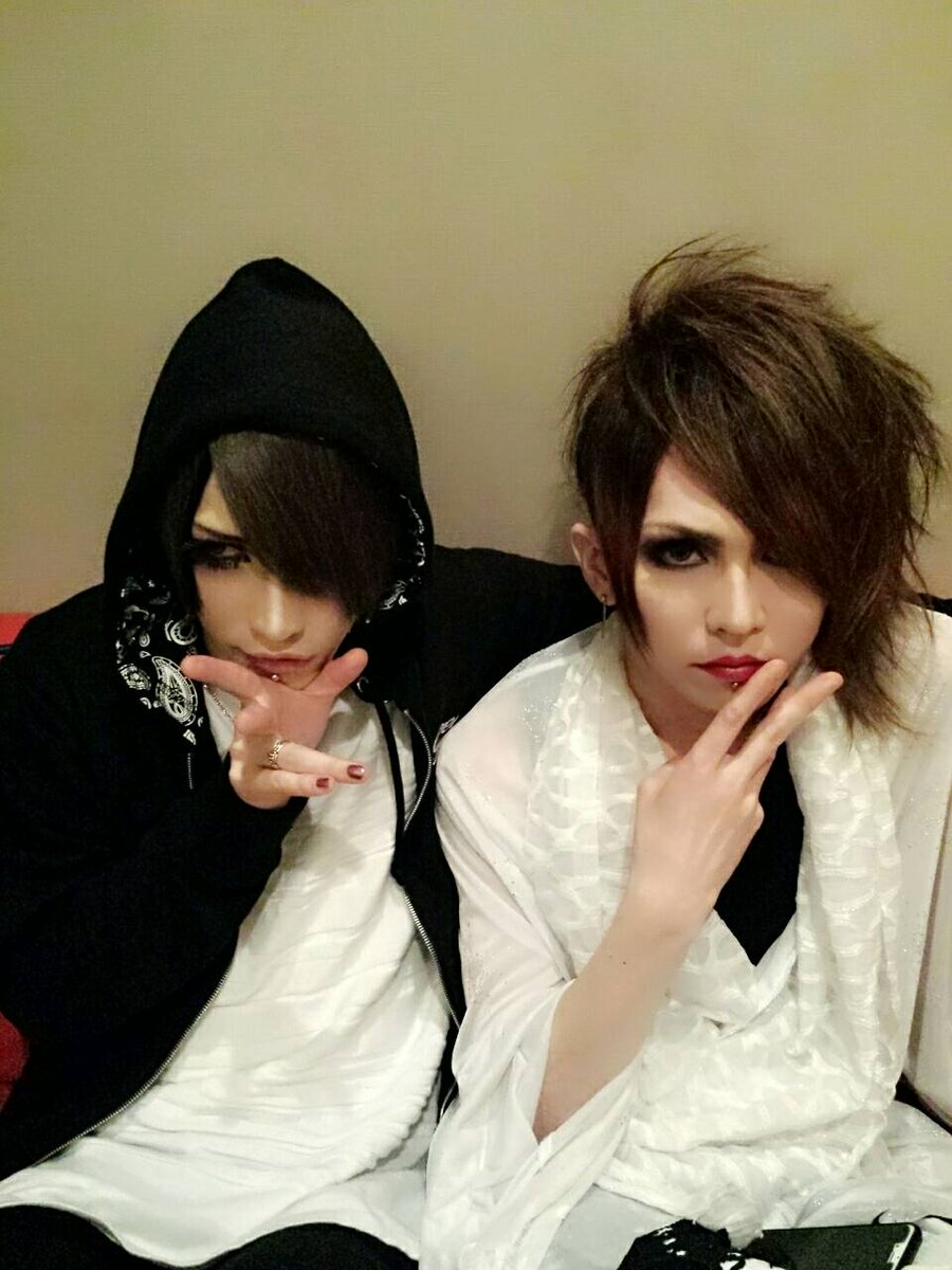 zeallink_LIVE's tweet photo. 【ZEAL LINK TOUR 2016 FINAL】
FINAL時に頂きましたOFFSHOT公開!
ジンLuyさん、SCREWマナブさんです!
#ZLT2016 https://t.co/hyfSNSpStt