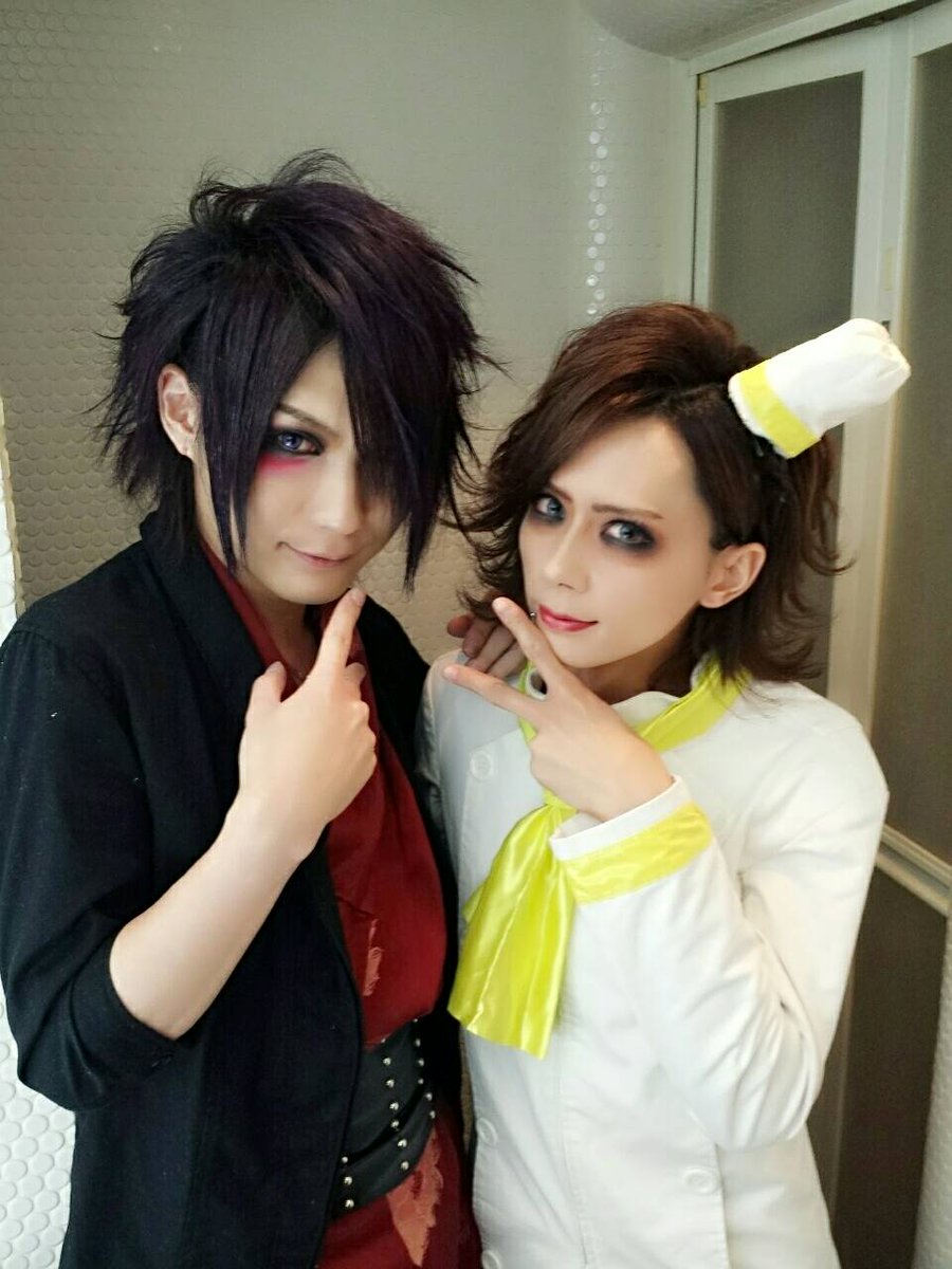 zeallink_LIVE's tweet photo. 【ZEAL LINK TOUR 2016 FINAL】
FINAL時に頂きましたOFFSHOT公開!
ダウト威吹さん、Mix Speaker's Inc. NIKAさんです!
#ZLT2016 https://t.co/mu05LFD4OT