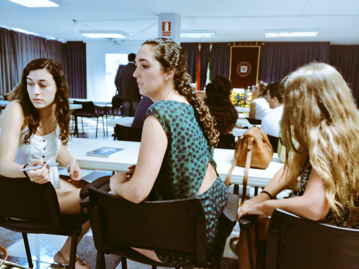 Nene_Dominguez's tweet photo. Venir a un curso de la UNED como alumno y encontrar como compañera a @MeryJCuenca, @PaulaCastro_98, @isabelot98... https://t.co/q9AGcHxfKv