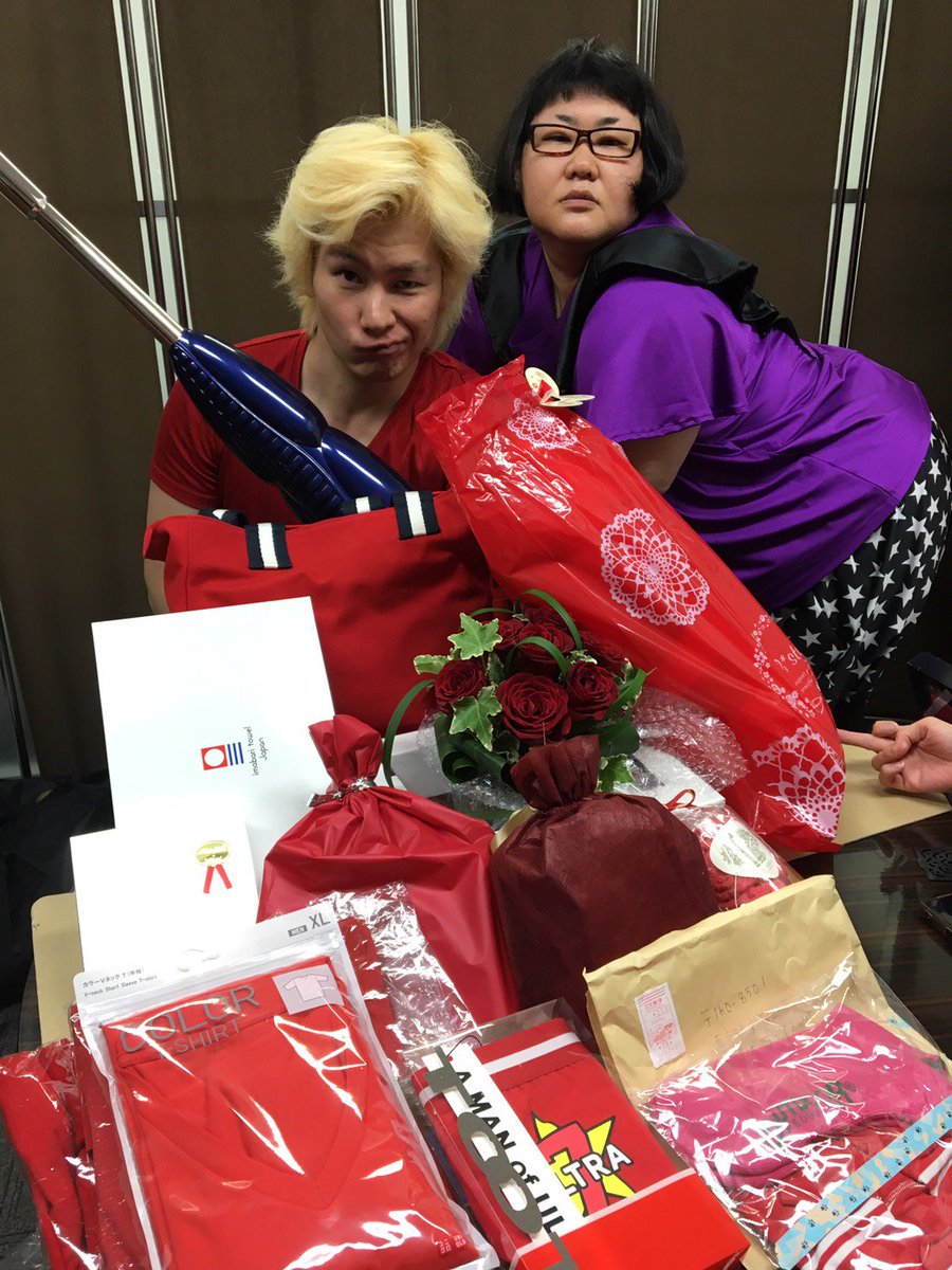 mapleandonatsu's tweet photo. コブラ３２歳���生日。レディもお祝い。 https://t.co/18nUODJzMK