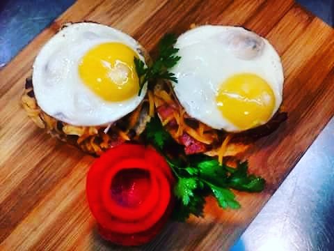 How's about some breakfast to brighten up your Monday?!