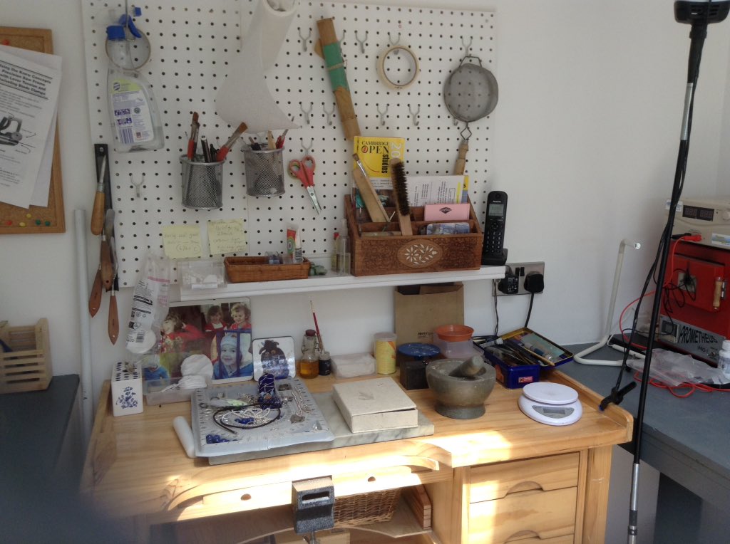 ArtyCarolBanks's tweet image. @CamOpenStudios @EC_Artists first workshop tutorial in new &apos;shed&apos; #silverworkshop, c it @ open studios nxt 3 w/ends