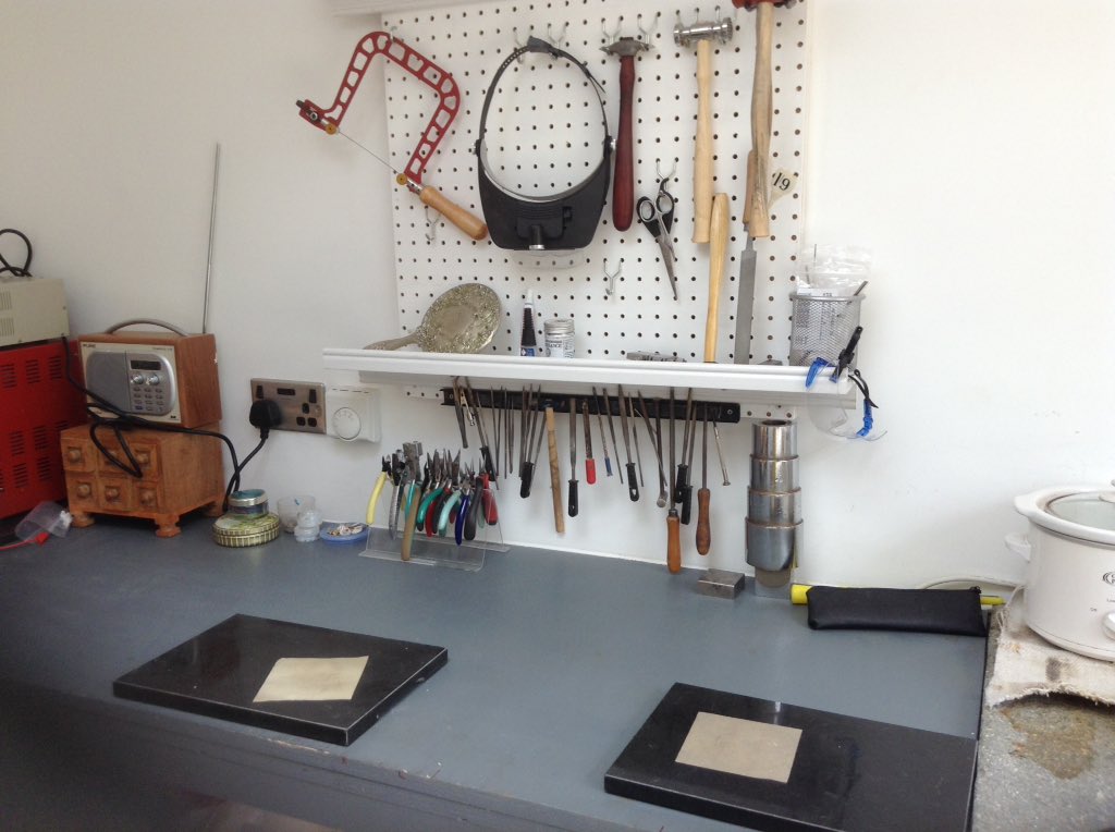 ArtyCarolBanks's tweet image. @CamOpenStudios @EC_Artists first workshop tutorial in new &apos;shed&apos; #silverworkshop, c it @ open studios nxt 3 w/ends